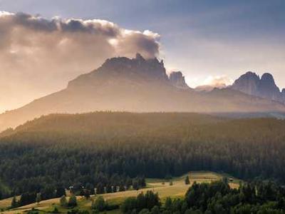 Editorial Content for Silent Bones: A Karen Pirie Novel