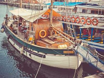 Editorial Content for Silent Bones: A Karen Pirie Novel